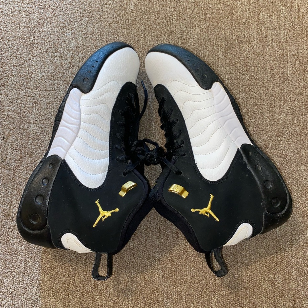 7Y White & Black Jumpman Jordan’s (USED)